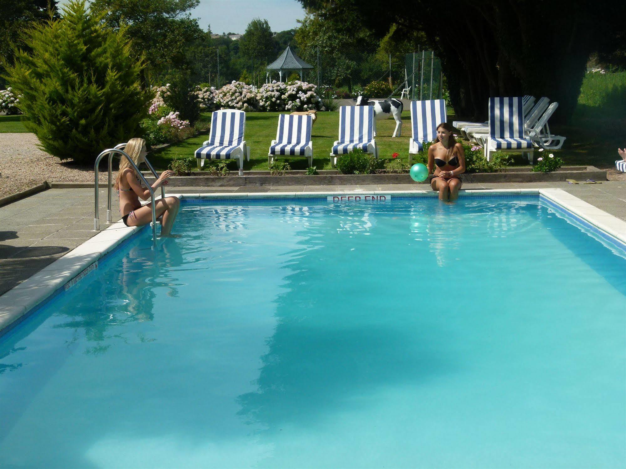 Beachcombers Hotel Grouville Kültér fotó